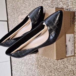 NIB Black Crocodile Clarks Aubrie Sun pumps 11